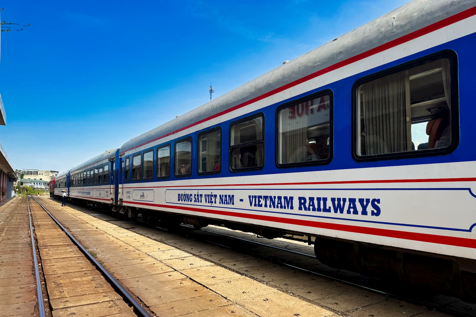 transportation in Vietnam, long-distance train traveler