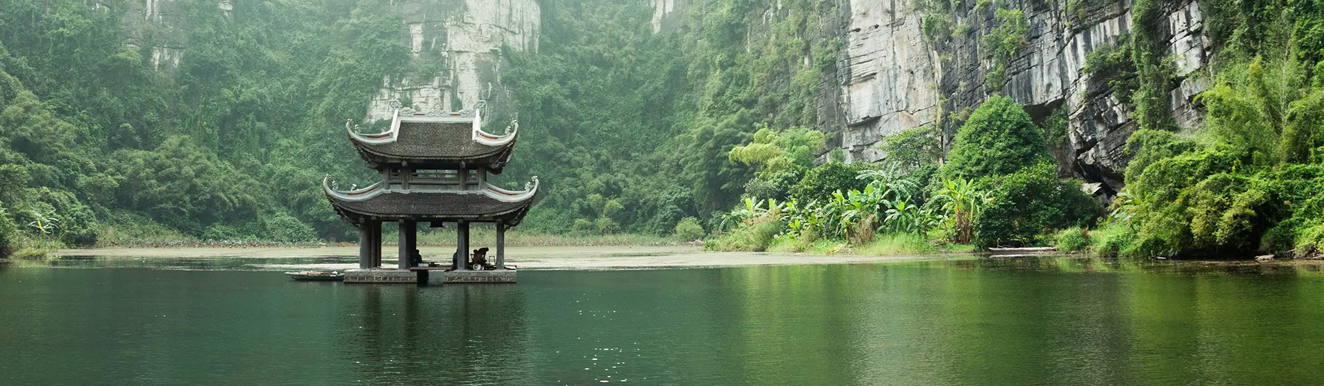 VietNomads - About us hero background